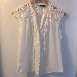 Eddie Bauer White Sleeveless Botton-Up Blouse with Lace Detail